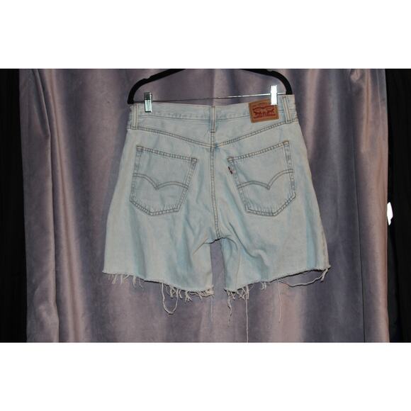 Levis Baggy Shorts Light Wash Raw Seam Size 8 - Picture 6 of 7